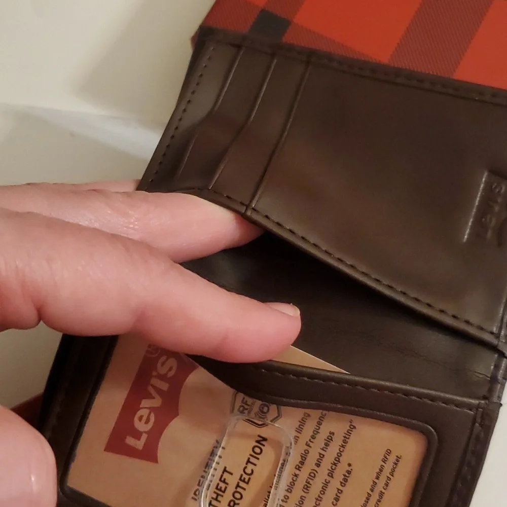 New mens real leather brown Levi's trifold wallet - Picture 6 of 7
